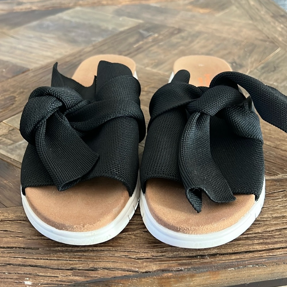 Bernie mev tie sandal size 8-8.5